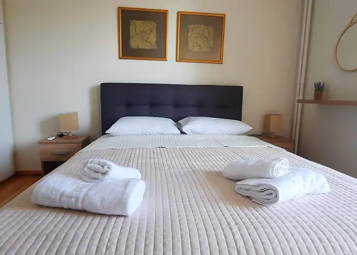 Comfort In The Апартаменты Каламата